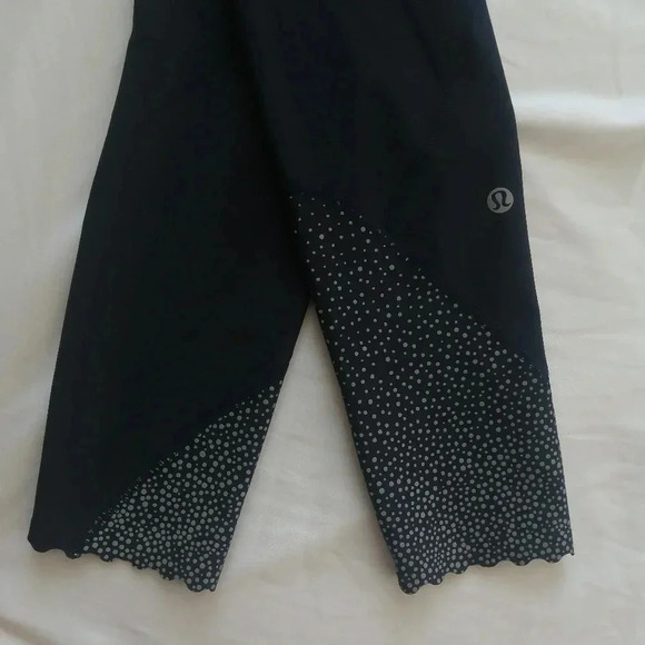 Lululemon Tight Stuff Tights II Leggings 25" in Navy with Silver Scallop Hem 4 - Picture 9 of 16